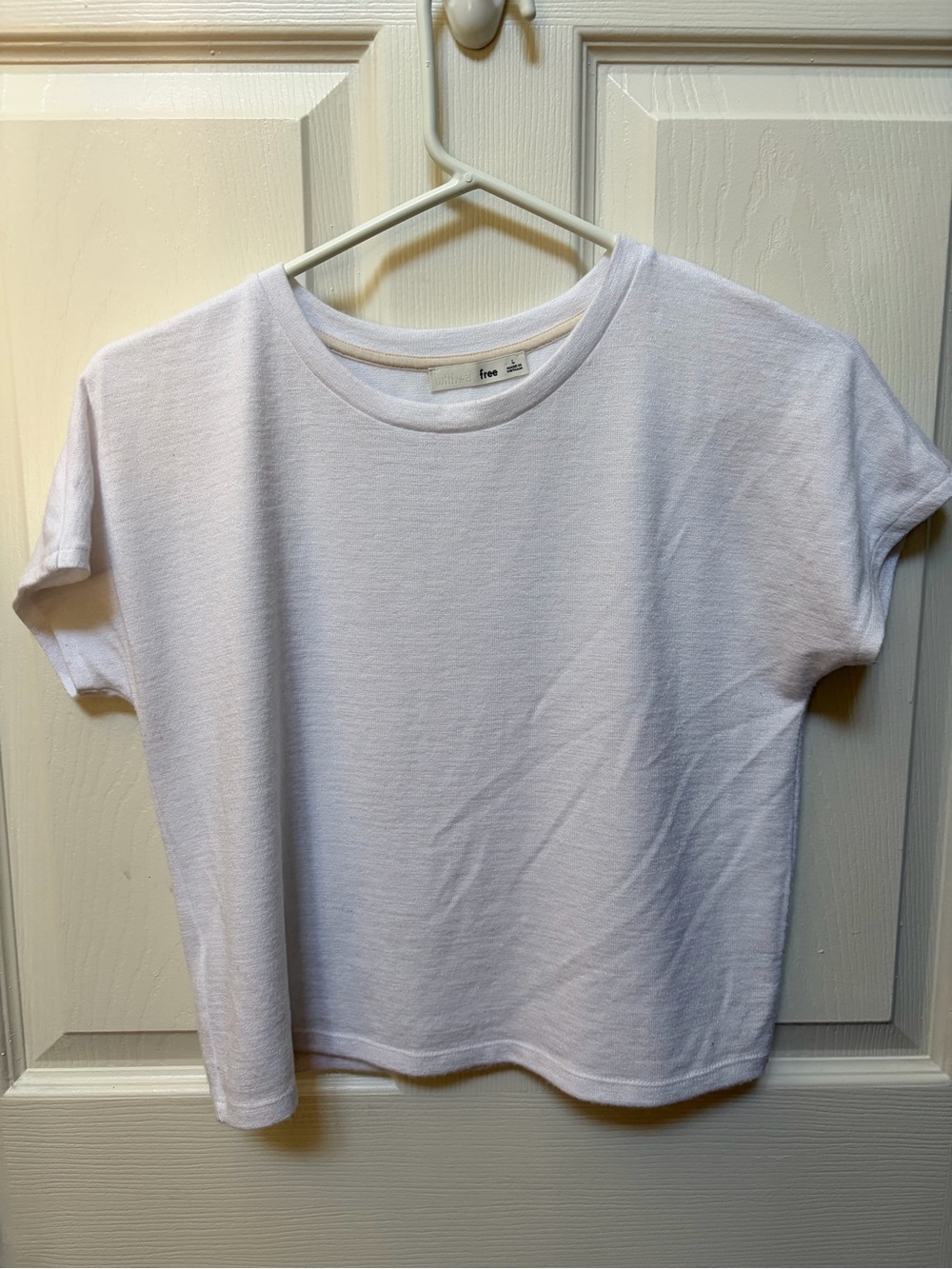Aritzia Wilfred Free Short Sleeve Tee in white